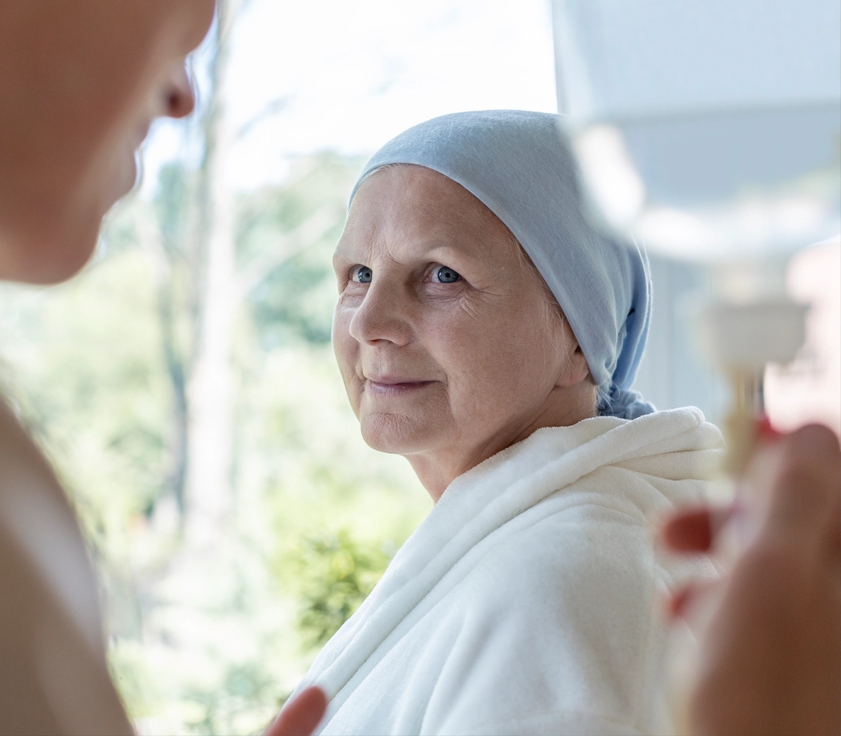 SOSU-assistent hjælper borger