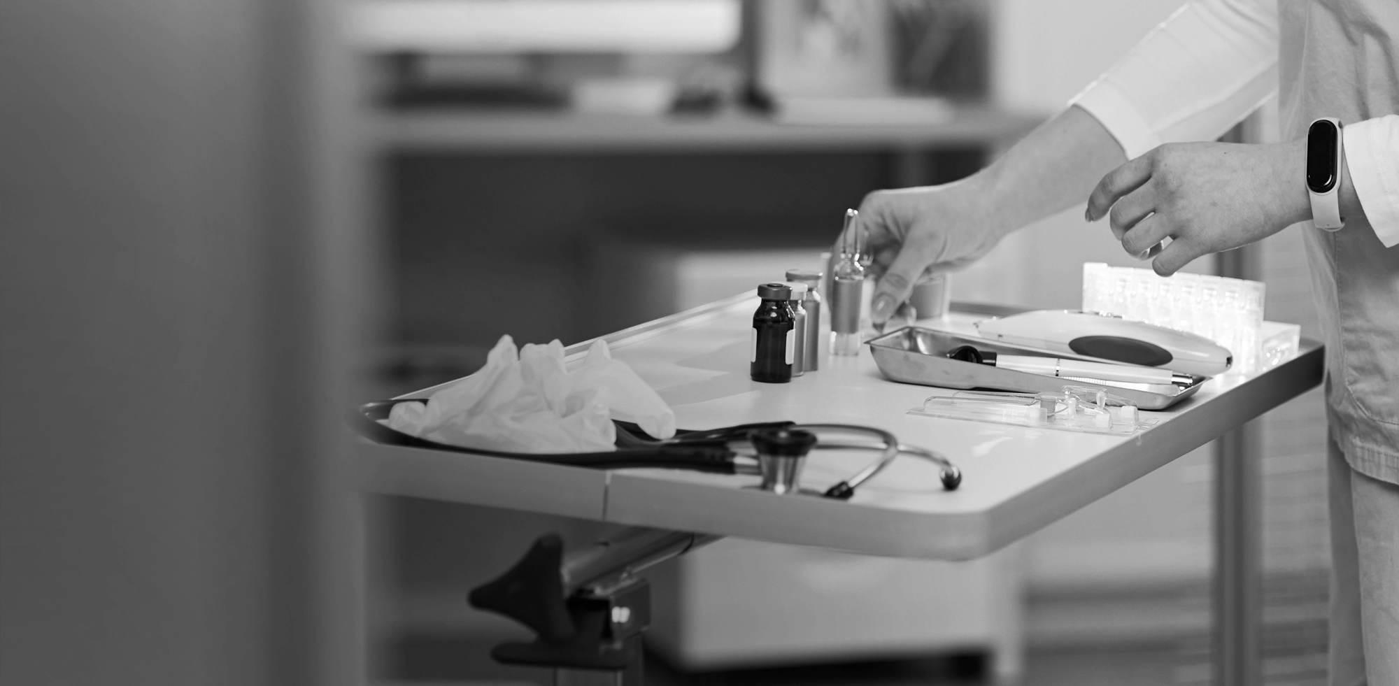 Sygeplejerske klargør behandling